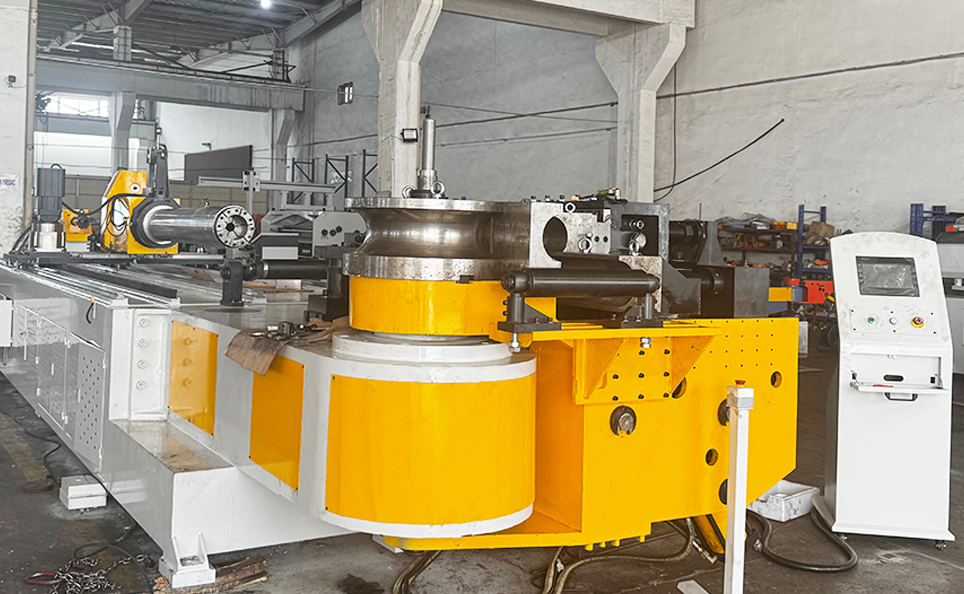 CNC L sorozatú teljesen automatikus csőhajlító gép szervo-hidraulikus vezérléssel