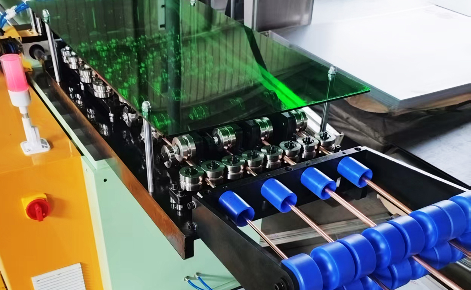 SC-4-1000A automatikus csőegyenesítő forgácsmentes vágógép