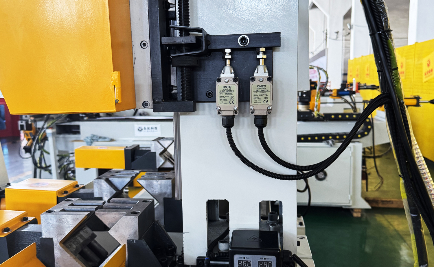CNC sorozatú teljesen automatikus szervo adagolócső vágógép CNC sorozatú teljesen automatikus szervo adagolócső vágógép