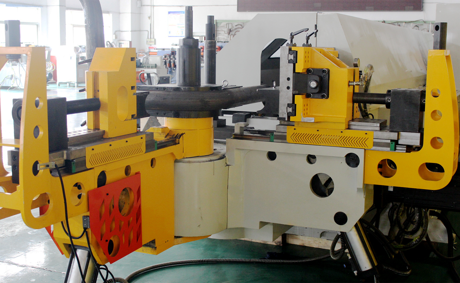 CNC M sorozatú teljesen automatikus többsugarú csőhajlító gép