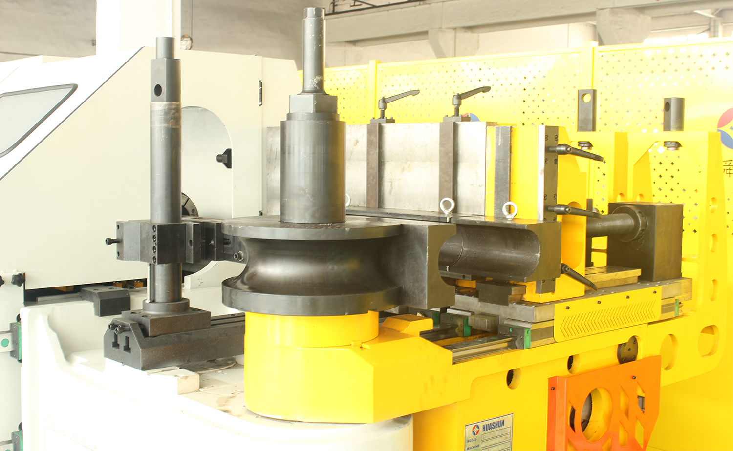 CNC M sorozatú teljesen automatikus többsugarú csőhajlító gép